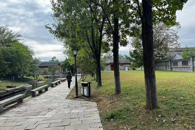 Beijing City Walk: Explore Hutongs Life and Old Beijing - Nanluoguxiang at Night: Drum Tower to Houhai by Way of Hutongs