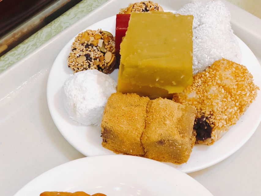 Beijing: Hutong Culinary Walking Tour with 15+ Tastings - Guides make or break it: why the English private guide matters