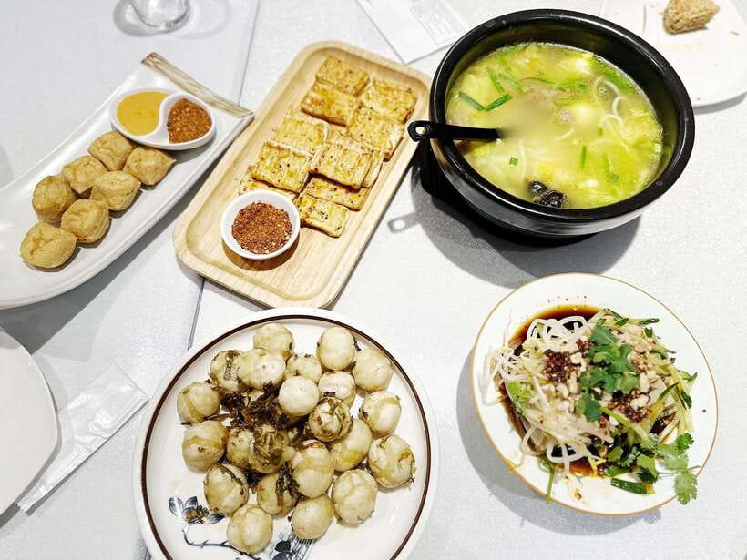 Beijing Hutong Food Crawl Delights: Peking duck, Hotpot&More - Should you book this Beijing hutong food crawl?