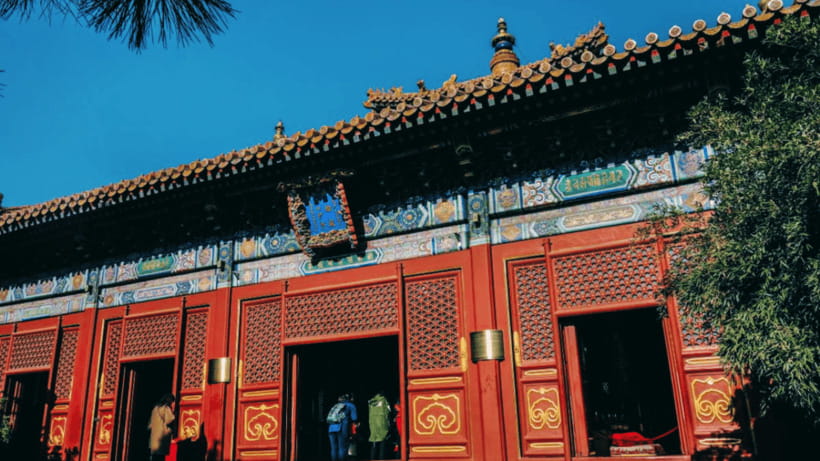 Beijing: Lama Temple (Yonghe Temple) Admission Ticket - Crowd reality: when peace turns into a prayer line