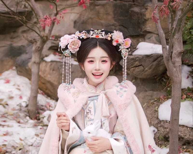 Beijing: Must-Try Chinese Ancient Costume Rental& Photoshoot - Morning photos plus a Forbidden City group tour: a full cultural day