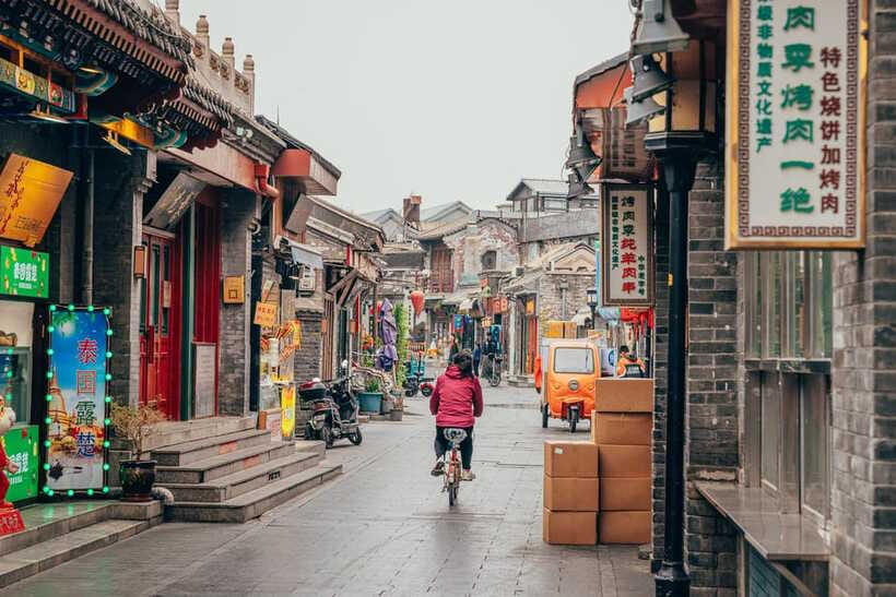 Beijing: Panda House w/Great Wall or City Sites Private Tour - Custom day route after pandas: temples, Hutongs, markets, and 798
