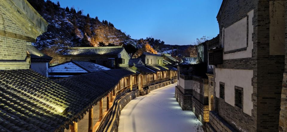 Beijing: Simatai Great Wall & Gubei Water Town Private Tour - Day vs night in lantern-lit Gubei