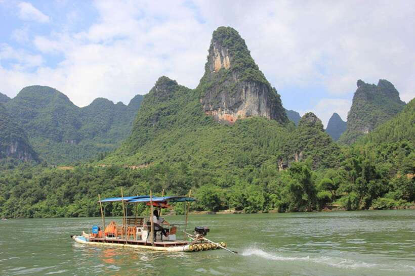 Highlights from Guilin to Yangshuo Full Day Private Tour - Bamboo Rafting on the Li River from Fuli Pier: The Peaceful Middle of the Day
