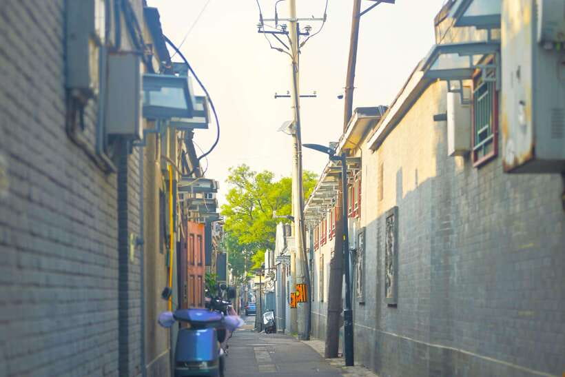 Hutong Walking Tour: Discover Real Beijing without Crowds - Stop 3: 正阳书局 (Zhengyang Bookstore) for Neighborhood Culture