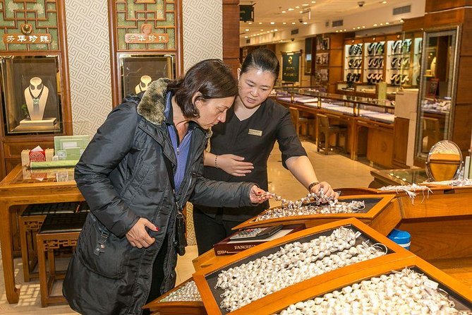 Private Beijing Markets Tour with Tea Tasting at Hongqiao Pearl Market - Bargaining in Beijing: how your guide helps without taking over