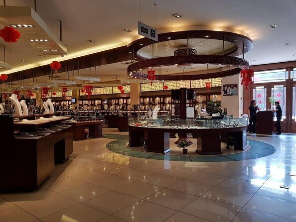 Private Beijing Markets Tour with Tea Tasting at Hongqiao Pearl Market - Hongqiao Pearl Market: tea tasting, bargain shopping, and lunch time options