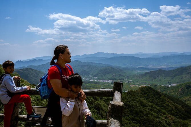 Private Tour to Mutianyu or Jinshanling Great Wall with Options - Transportation details that matter more than they sound