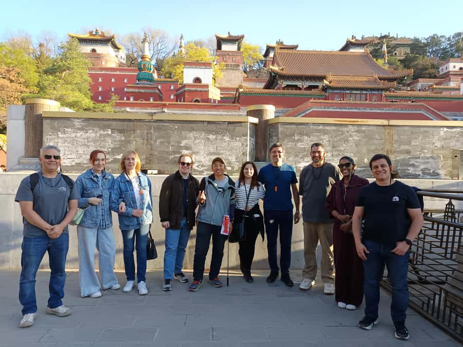 Temple Heaven, Summer Palace, Lama Temple, Hutong Bus Tour - Yonghe Lama Temple: Han and Tibetan style in one powerful monastery