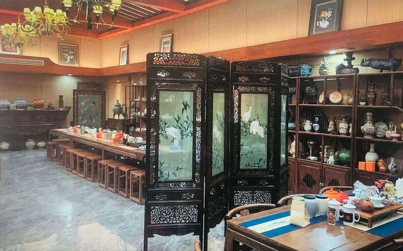 Traditional Chinese Tea Ceremony Experience - Tea master personalities and English support you can expect